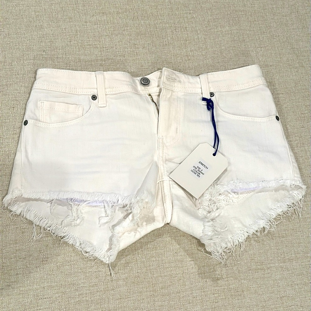 Low rise cut off short